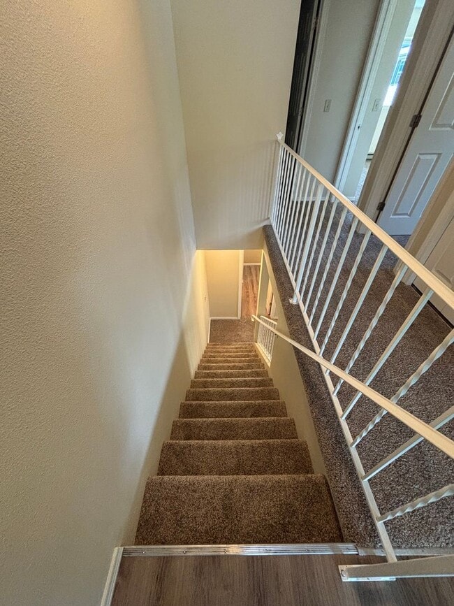 Building Photo - 13th St Townhome