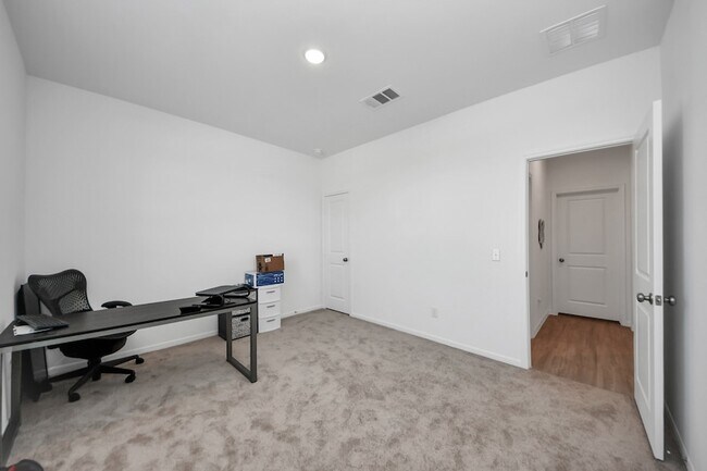 Building Photo - 3113 Paso Fino Dr