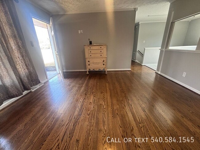 Building Photo - 449 Missimer Ln