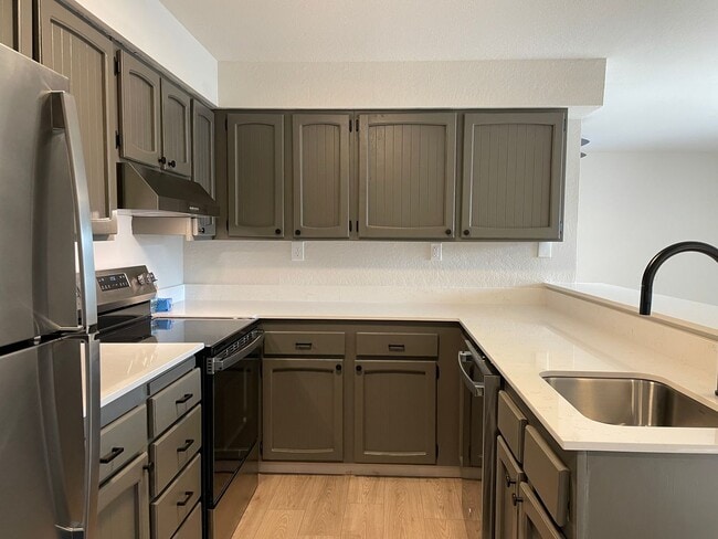 Building Photo - Newly Remodeled 2 Bedroom 1 Bath Duplex-Be The First to Make it Your Home