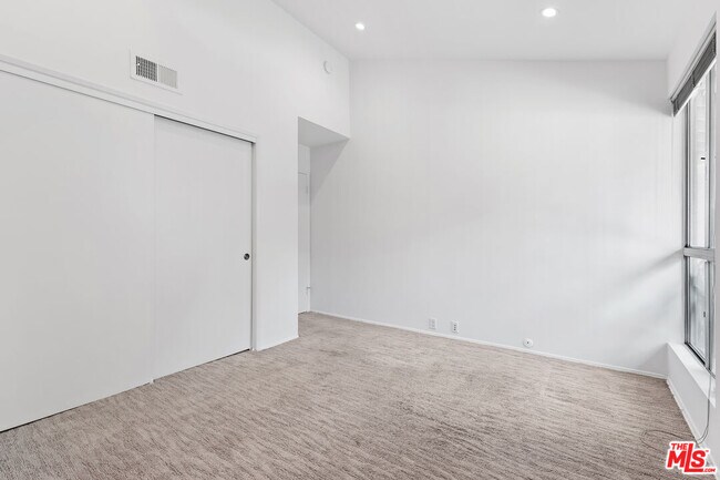 Building Photo - 6441 Tahoe Dr