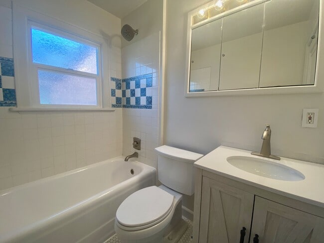 upstairs bath - 3909 Perry Street