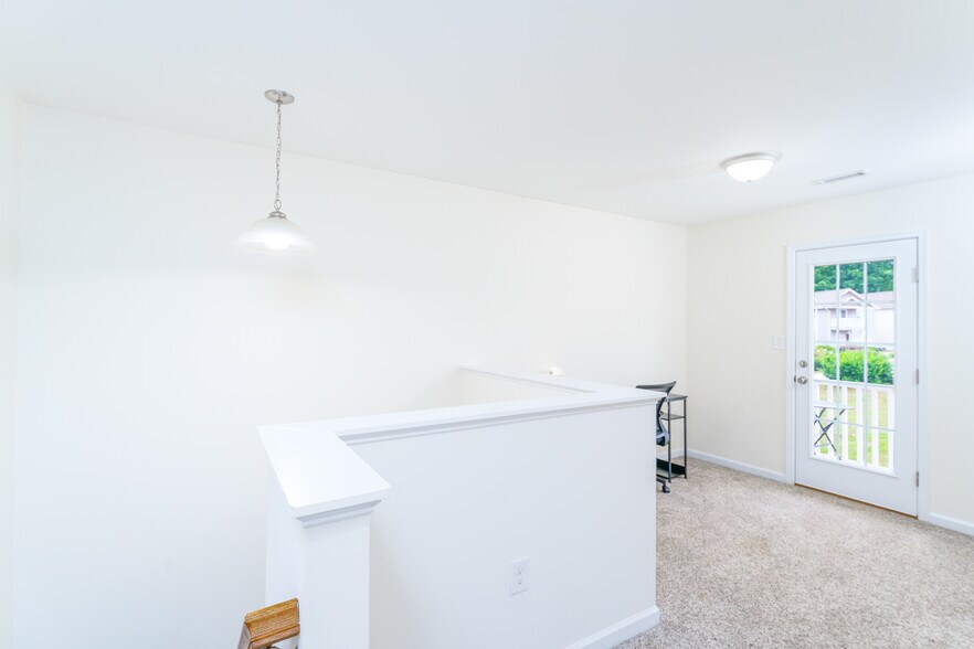 Building Photo - 131 High Bluff Cir