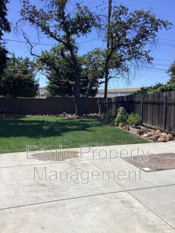 Building Photo - 1336 School St