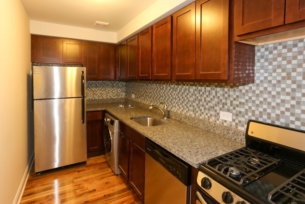 Building Photo - 567 W Arlington Pl