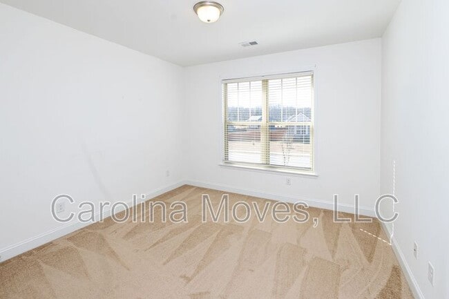 Building Photo - 210 Royal Hill Ln