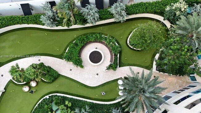 Building Photo - 300 South Pointe Dr