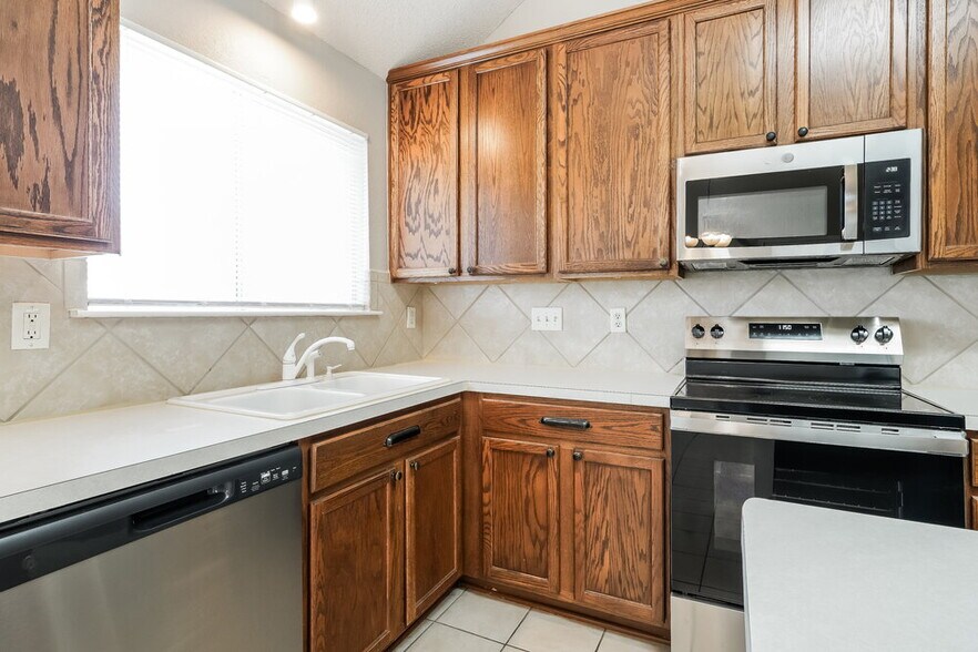 Building Photo - 8504 Rock Creek Dr