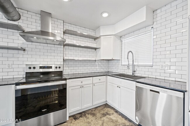 Building Photo - 3601 N 15th Ave