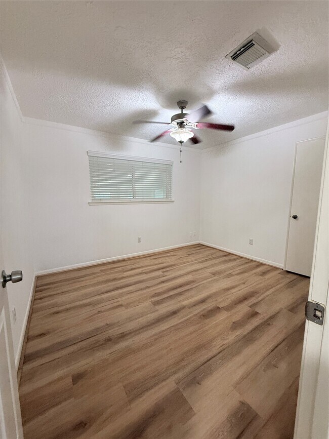 Building Photo - 12214 Corona Ln