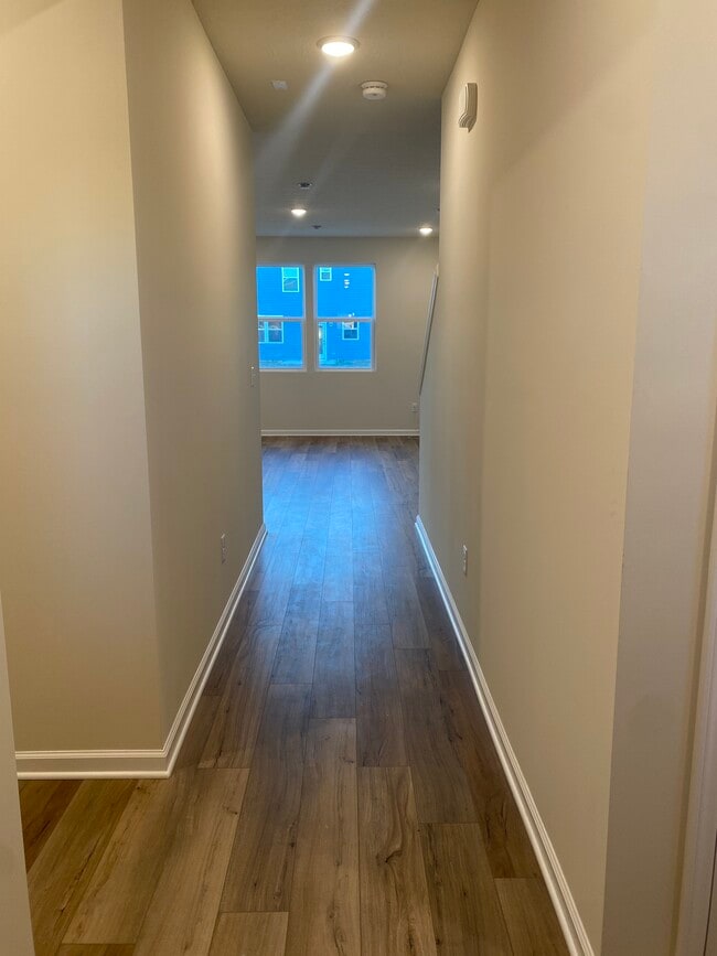 Building Photo - 3872 Riverstone Dr