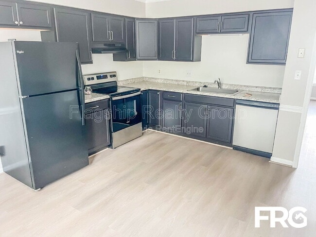 Building Photo - 2700 Thackery Rd