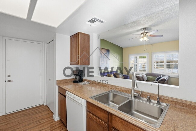 Building Photo - 2929 E Broadway Rd