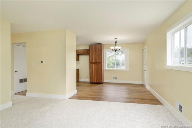 Building Photo - 3 bedroom 1.5 bath house for rent