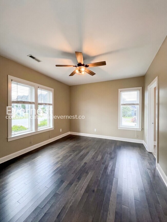 Building Photo - Spacious 3-Bed/3.5 Bath Townhome/ Available Now!