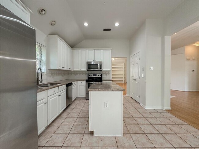 Building Photo - 311 N Rush Haven Cir