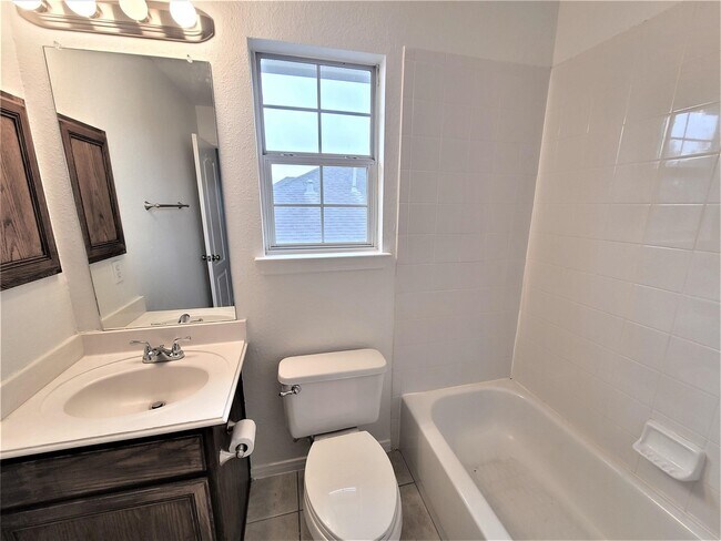 Building Photo - 10026 Gil Jr Ln