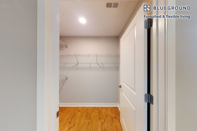 Building Photo - 555 S President St