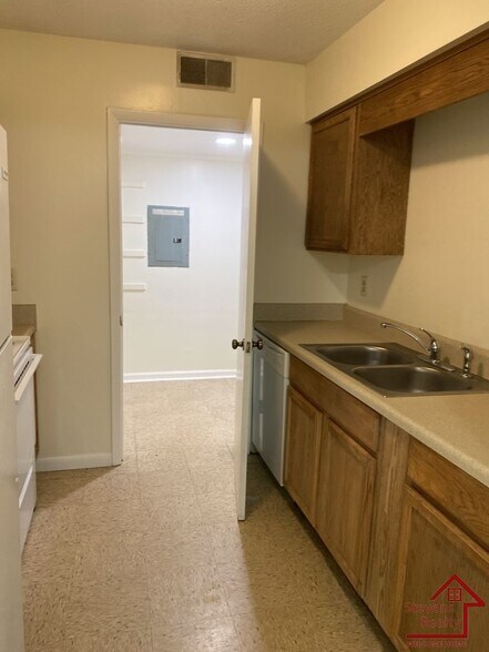 Building Photo - 419 Oriole Dr