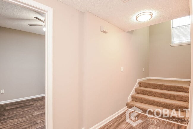 Building Photo - 987 Collier Rd NW