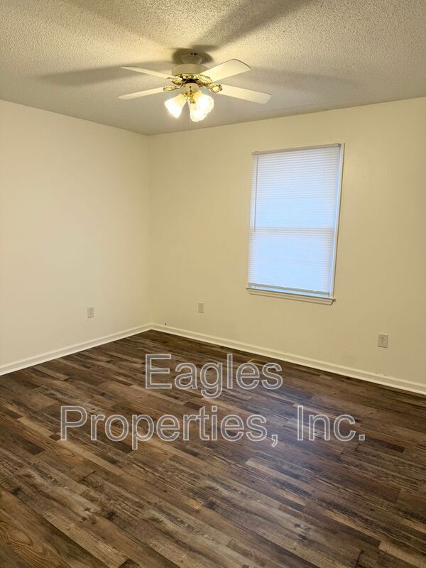 Building Photo - 1401 Dakota Ave