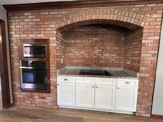 Building Photo - 1907 White Lake Dr