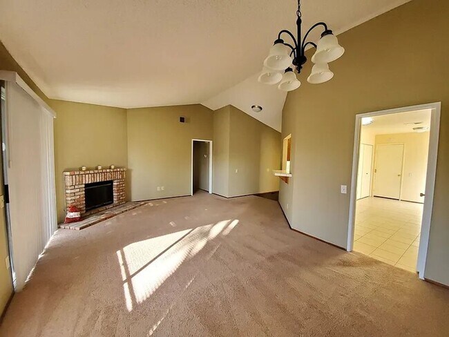 Building Photo - Rare 3 Bed / 2 Bath with Huge Backyard!