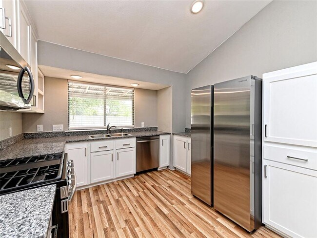 Building Photo - 4004 Jaffna Cove