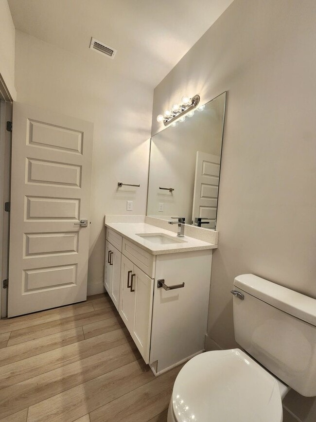 Building Photo - Gulf Shores 2/2.5 cottage available now