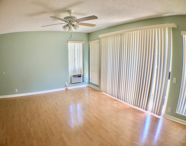 Building Photo - 271NKH