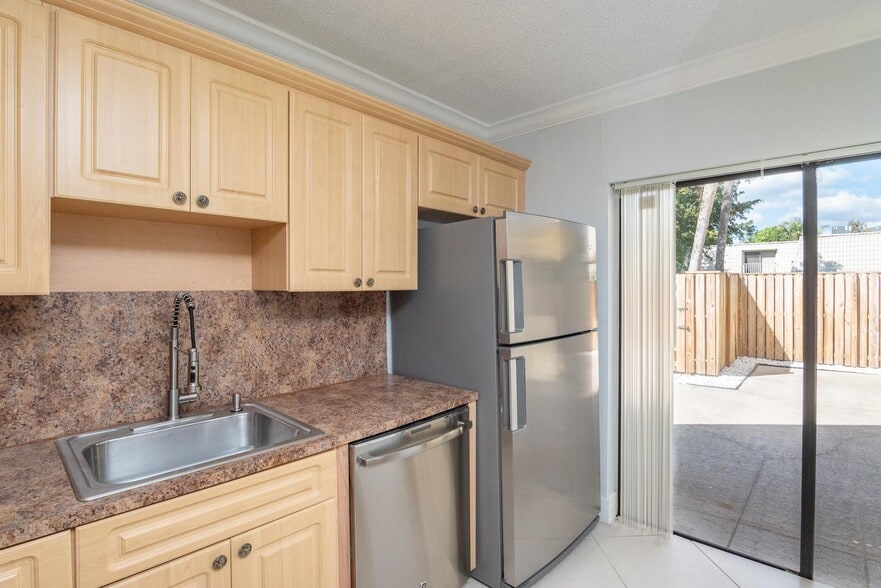 Building Photo - 1700 Embassy Dr