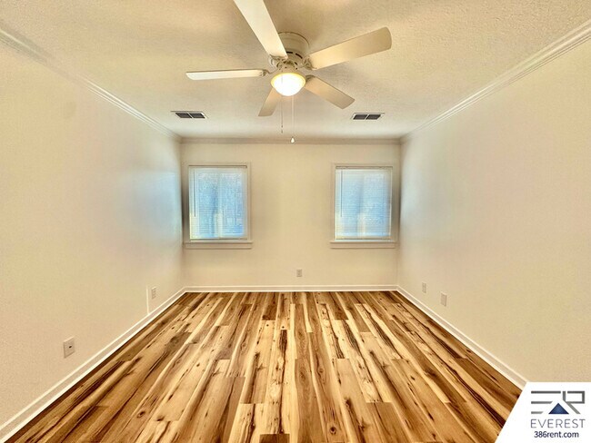 Building Photo - 58 Club House Dr