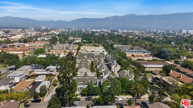 Building Photo - 249 Alpine St