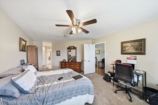 Building Photo - 411 Forest Hills Dr