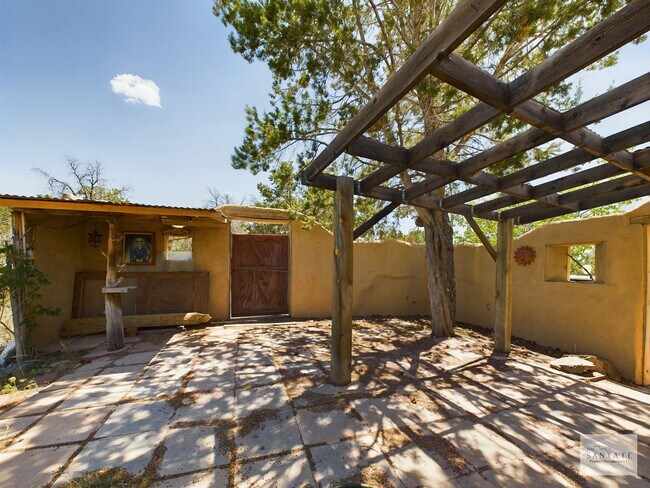 Building Photo - Green Gorge