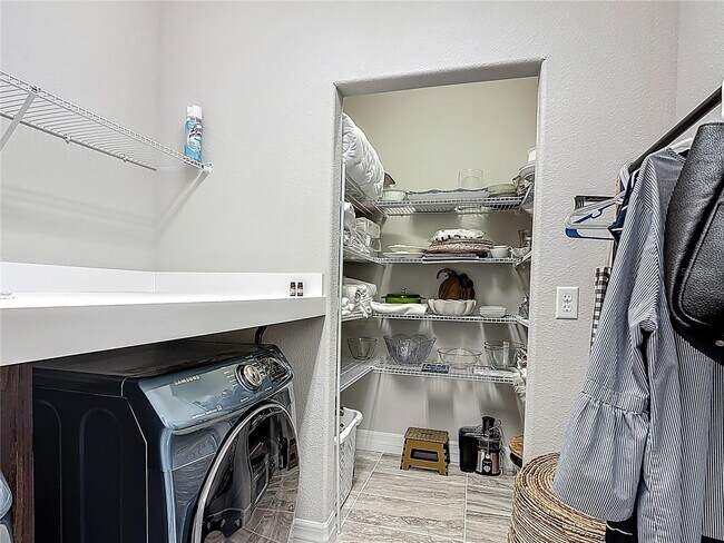 Building Photo - 588 Cantabria Dr