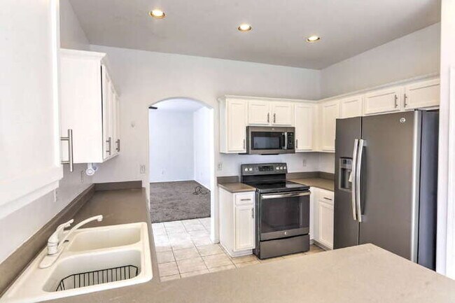 Building Photo - Rancho Sahuarita Home