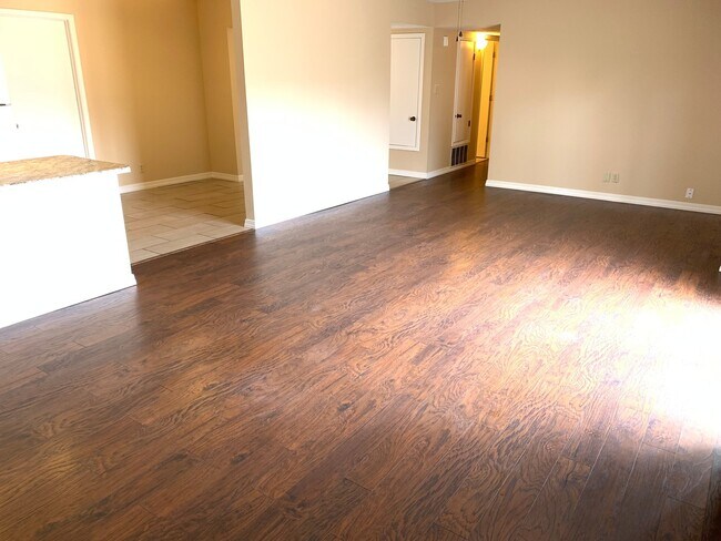 Building Photo - Home For Rent | 3 Bed | 2 Bath | 2 Car Gar...