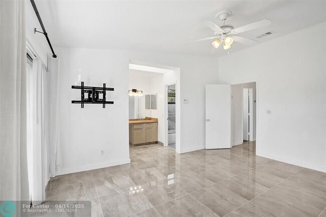 Building Photo - 8904 SW 22nd St