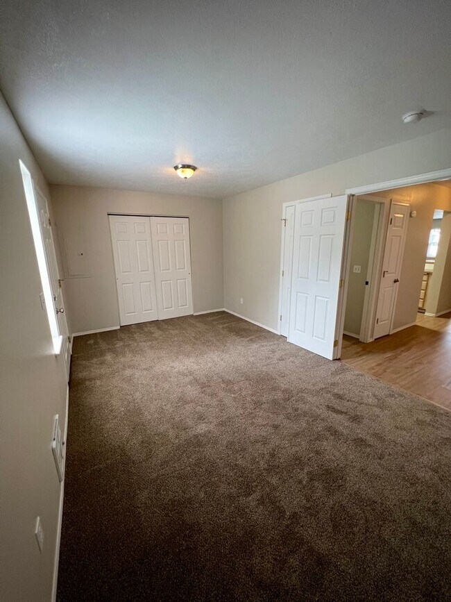 Building Photo - 1008-1010 E. Ermina