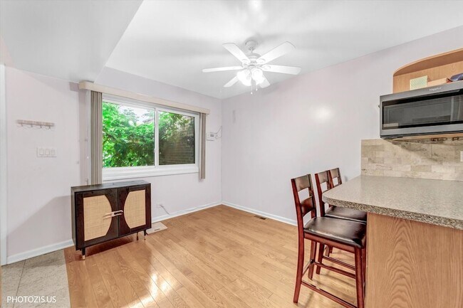 Building Photo - 411 Hickory Dr