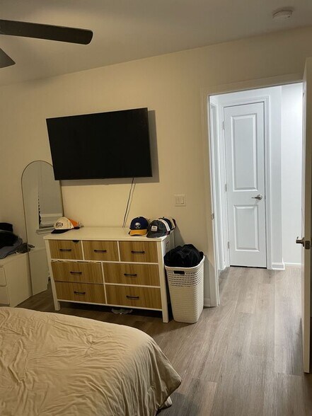 Building Photo - 1142 Springwood Ave