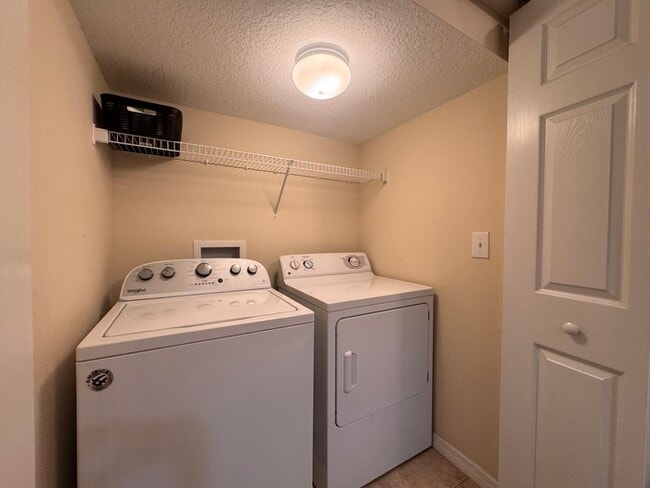 Building Photo - Summerfield Townhome