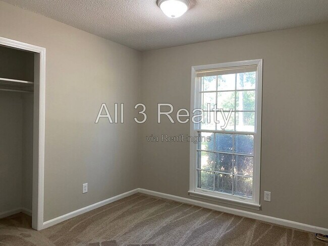 Building Photo - 306 Oakwild Dr