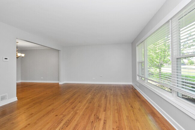 Building Photo - 433 Hackberry Rd