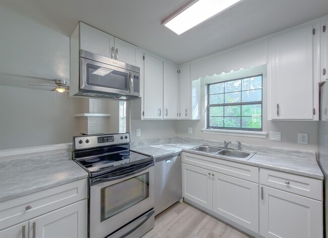 Building Photo - 3245 Whitney Dr W