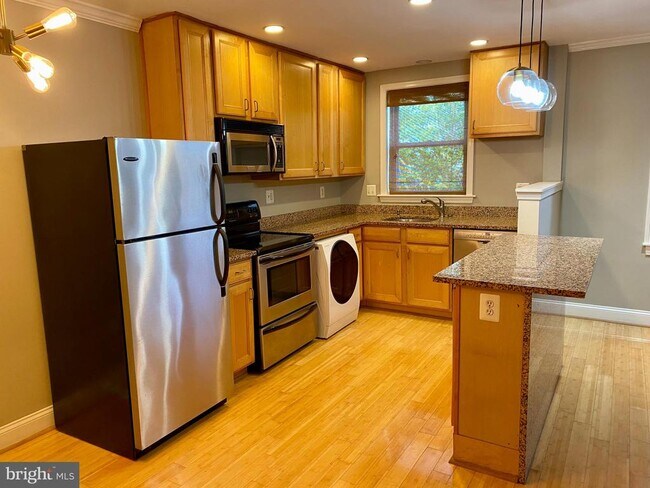Primary Photo - 33 Kennedy St NW
