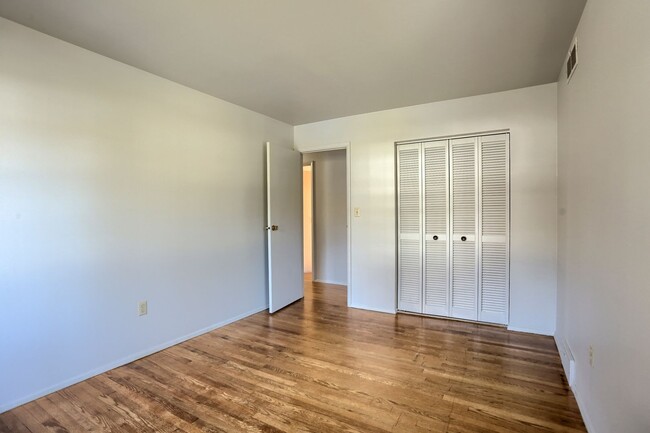 Building Photo - 332 Deerfield Rd