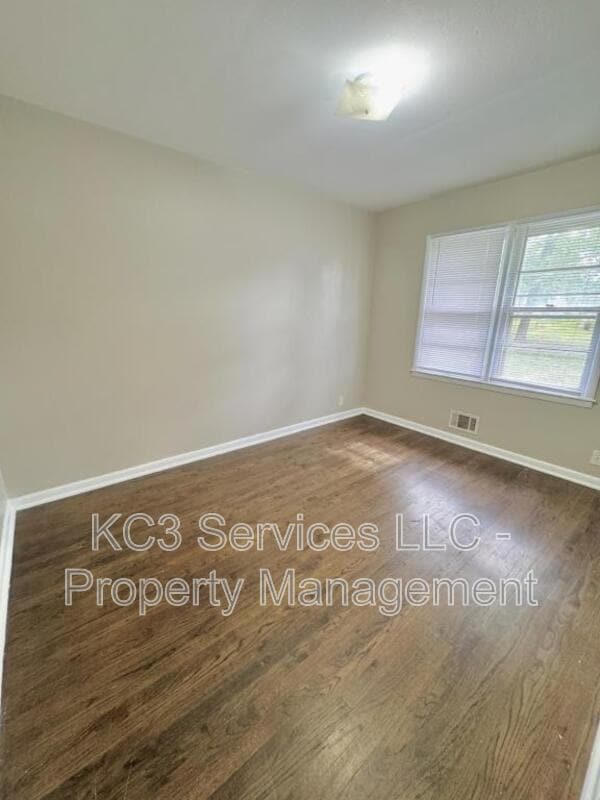 Building Photo - 1702 SW McArthur St