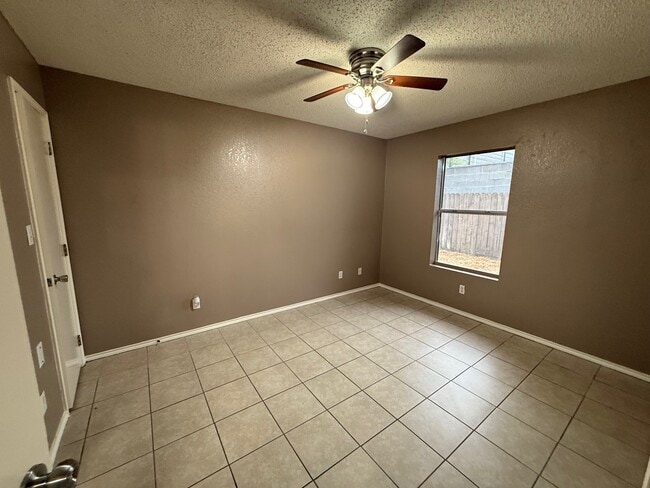Building Photo - 3717 Bluebird Ave